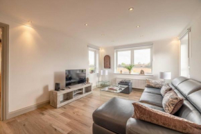 2Bed, 2Bath Penthouse Near Windsor & Long Walk